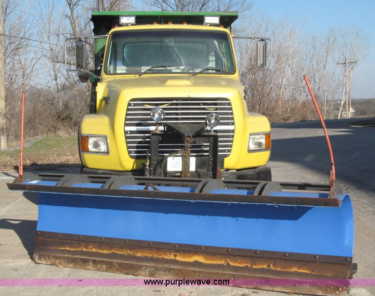 image for item B5285 1995 Ford LA9000 AeroMax dump truck