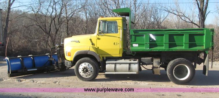 image for item B5285 1995 Ford LA9000 AeroMax dump truck
