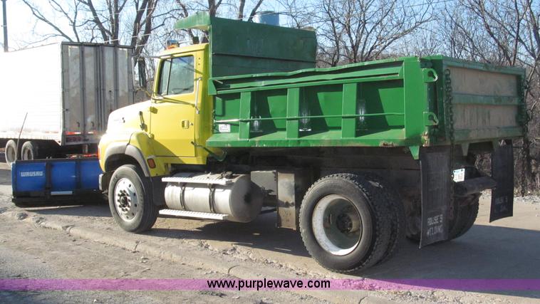 image for item B5285 1995 Ford LA9000 AeroMax dump truck