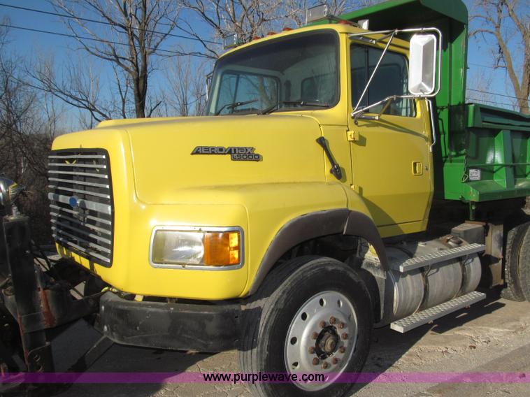 image for item B5285 1995 Ford LA9000 AeroMax dump truck