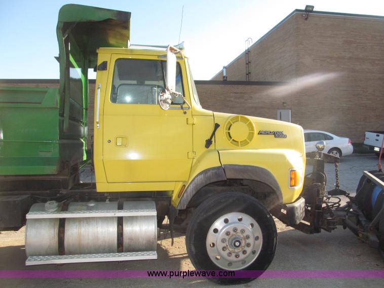 image for item B5285 1995 Ford LA9000 AeroMax dump truck
