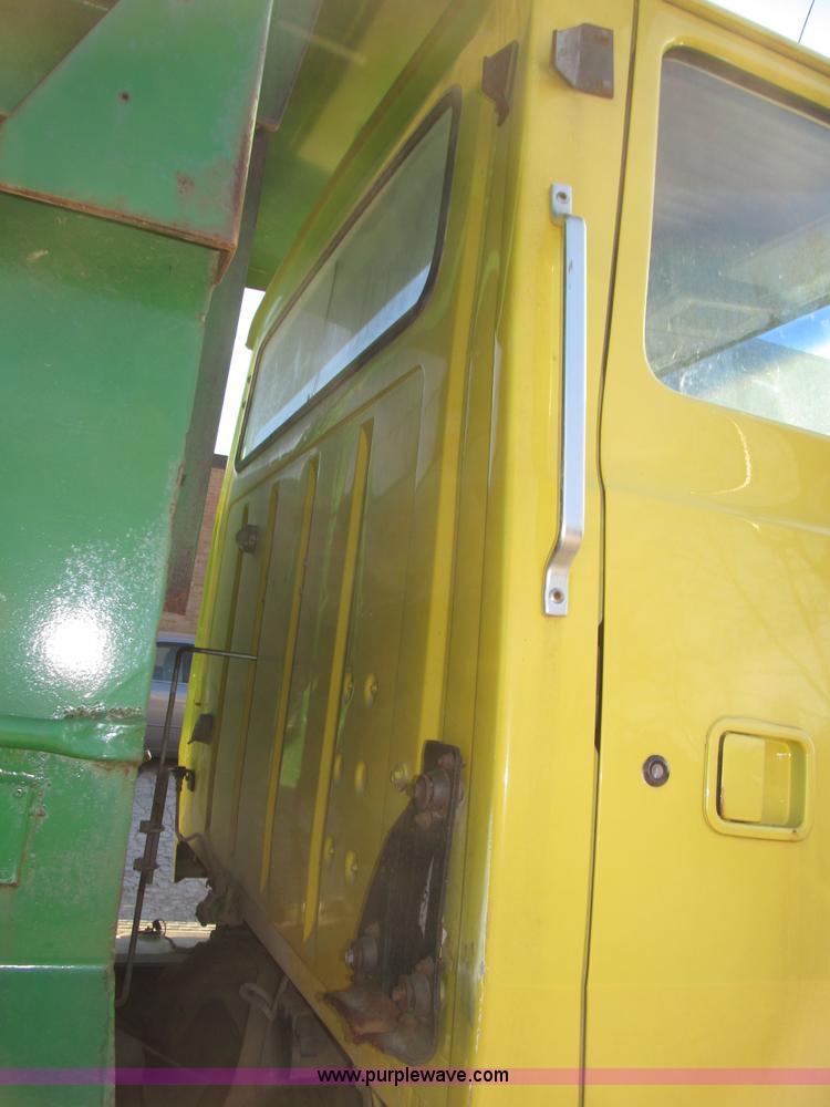 image for item B5285 1995 Ford LA9000 AeroMax dump truck