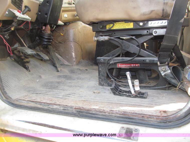 image for item B5285 1995 Ford LA9000 AeroMax dump truck