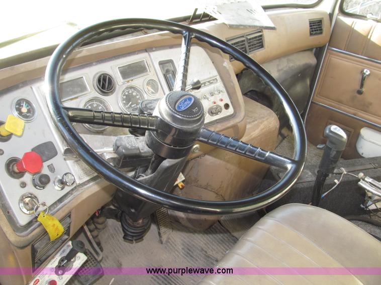 image for item B5285 1995 Ford LA9000 AeroMax dump truck