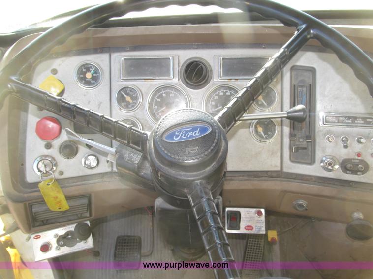 image for item B5285 1995 Ford LA9000 AeroMax dump truck