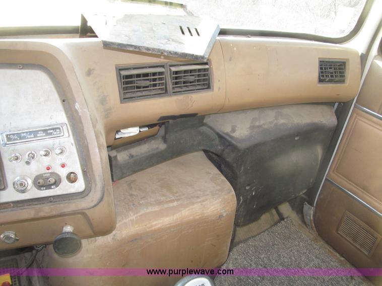 image for item B5285 1995 Ford LA9000 AeroMax dump truck