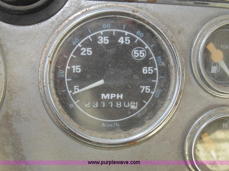 image for item B5285 1995 Ford LA9000 AeroMax dump truck