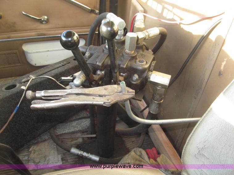 image for item B5285 1995 Ford LA9000 AeroMax dump truck