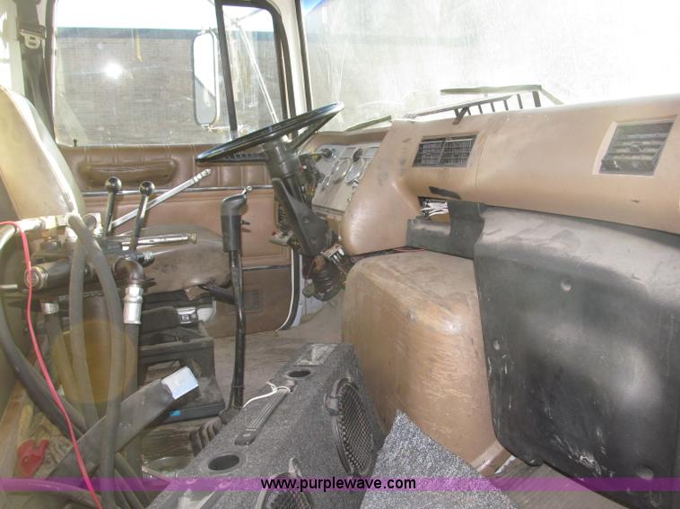 image for item B5285 1995 Ford LA9000 AeroMax dump truck