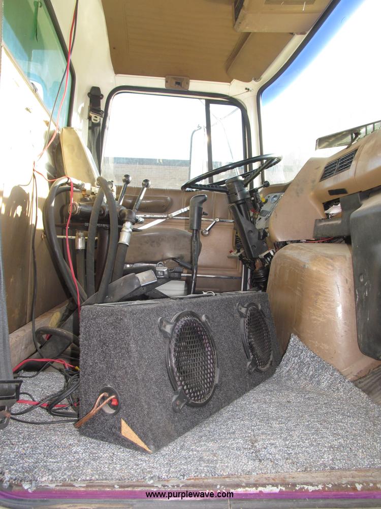 image for item B5285 1995 Ford LA9000 AeroMax dump truck