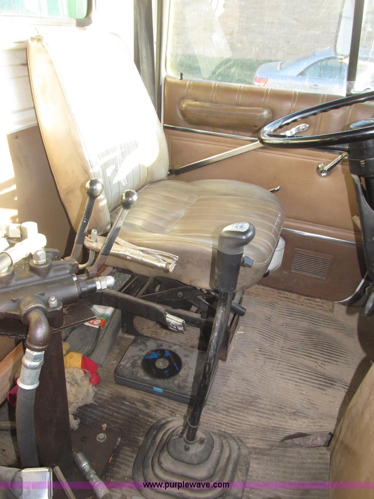 image for item B5285 1995 Ford LA9000 AeroMax dump truck