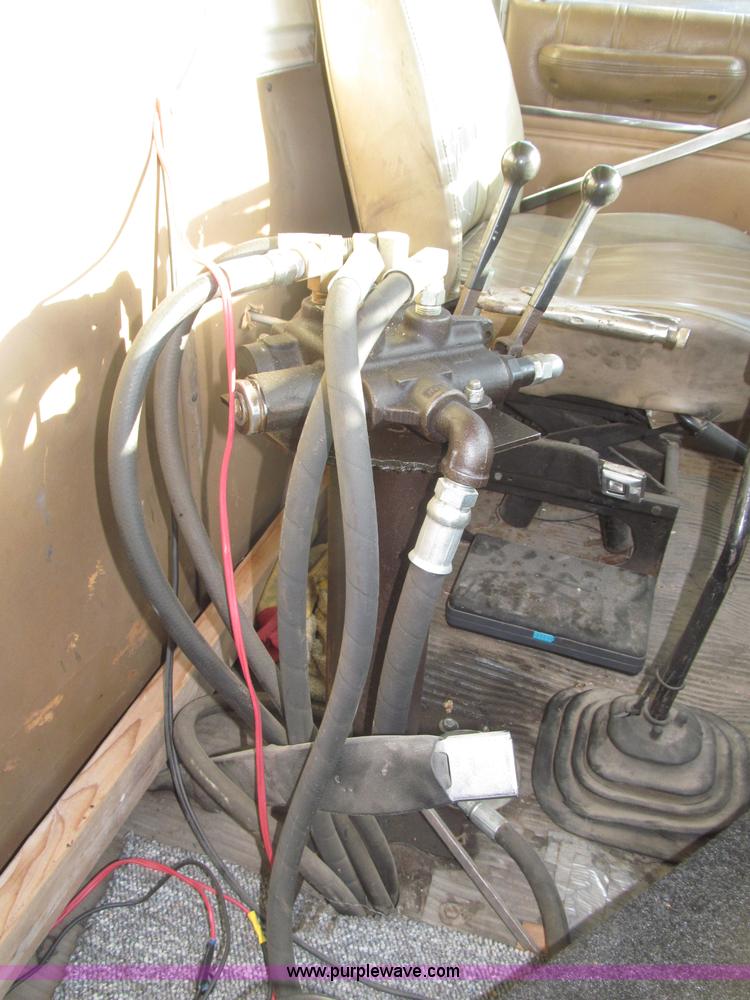 image for item B5285 1995 Ford LA9000 AeroMax dump truck