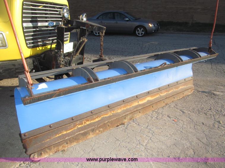 image for item B5285 1995 Ford LA9000 AeroMax dump truck