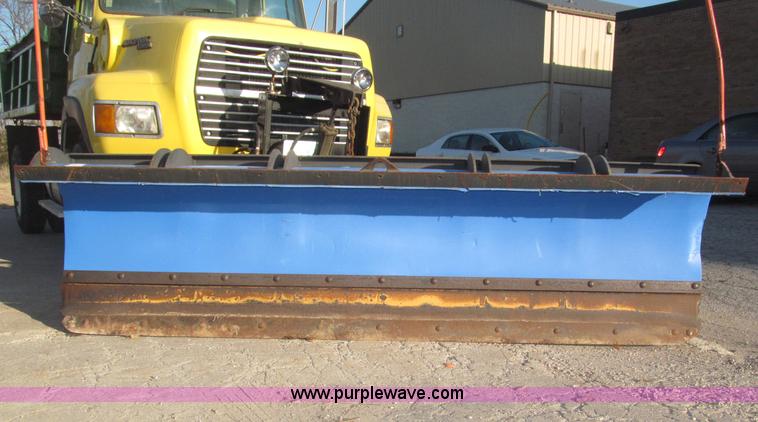 image for item B5285 1995 Ford LA9000 AeroMax dump truck