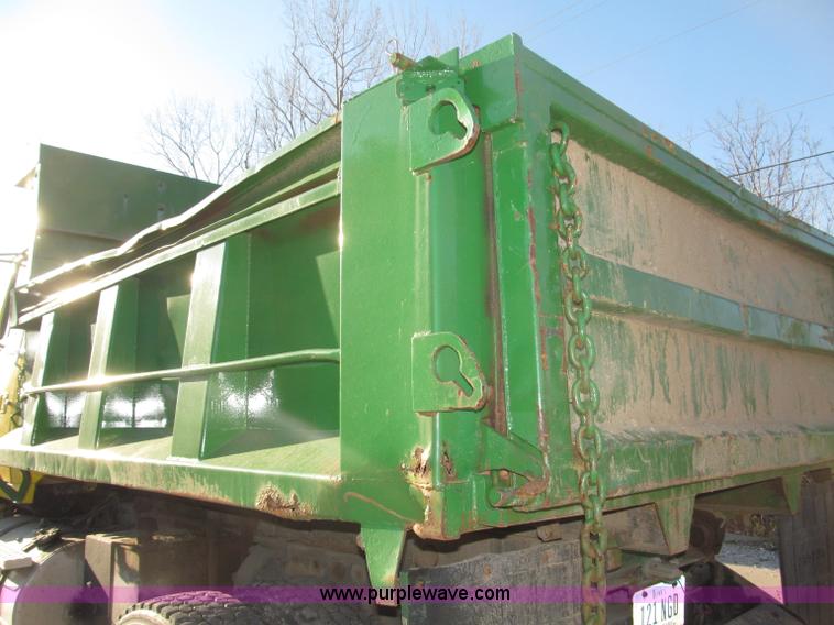 image for item B5285 1995 Ford LA9000 AeroMax dump truck