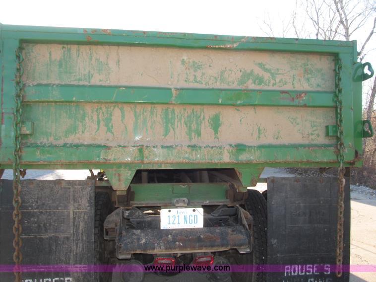 image for item B5285 1995 Ford LA9000 AeroMax dump truck