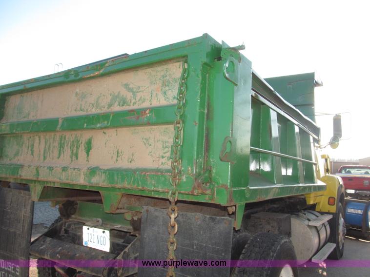 image for item B5285 1995 Ford LA9000 AeroMax dump truck