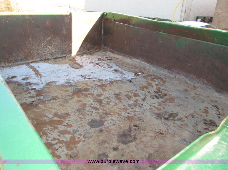 image for item B5285 1995 Ford LA9000 AeroMax dump truck