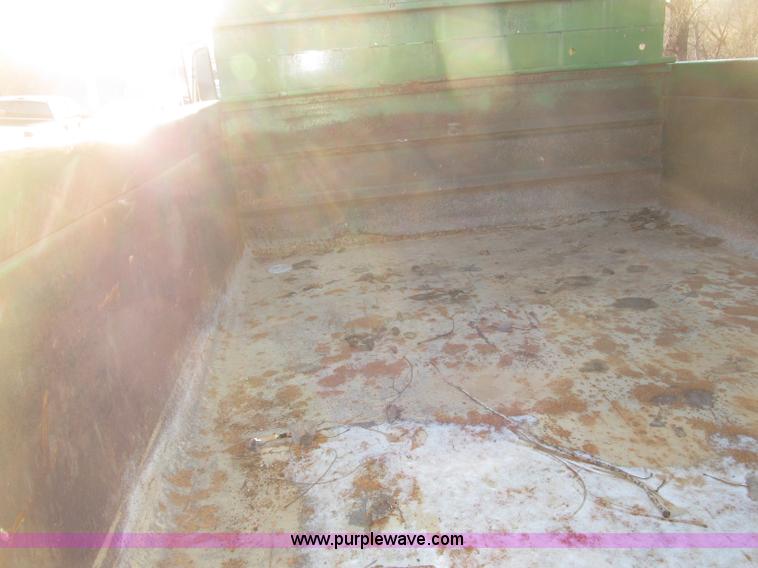 image for item B5285 1995 Ford LA9000 AeroMax dump truck