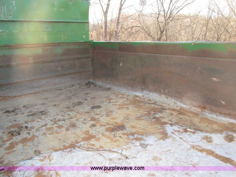 image for item B5285 1995 Ford LA9000 AeroMax dump truck