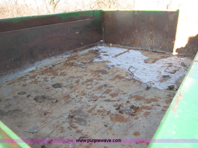 image for item B5285 1995 Ford LA9000 AeroMax dump truck