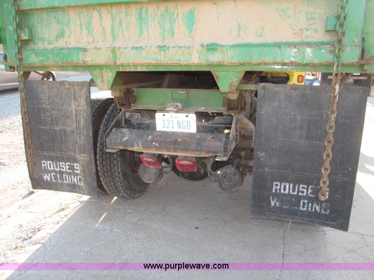 image for item B5285 1995 Ford LA9000 AeroMax dump truck