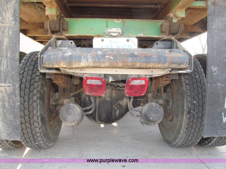 image for item B5285 1995 Ford LA9000 AeroMax dump truck