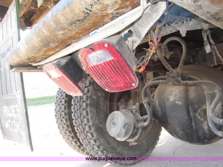 image for item B5285 1995 Ford LA9000 AeroMax dump truck