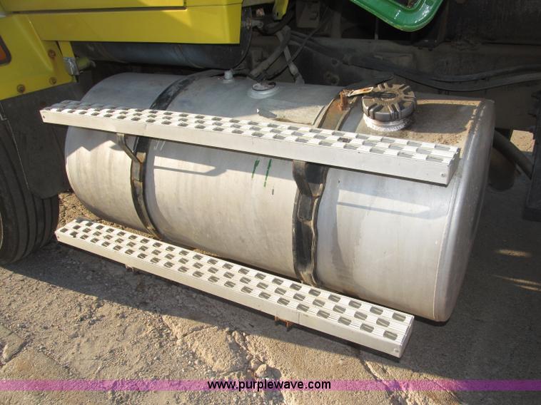 image for item B5285 1995 Ford LA9000 AeroMax dump truck