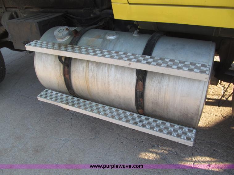 image for item B5285 1995 Ford LA9000 AeroMax dump truck