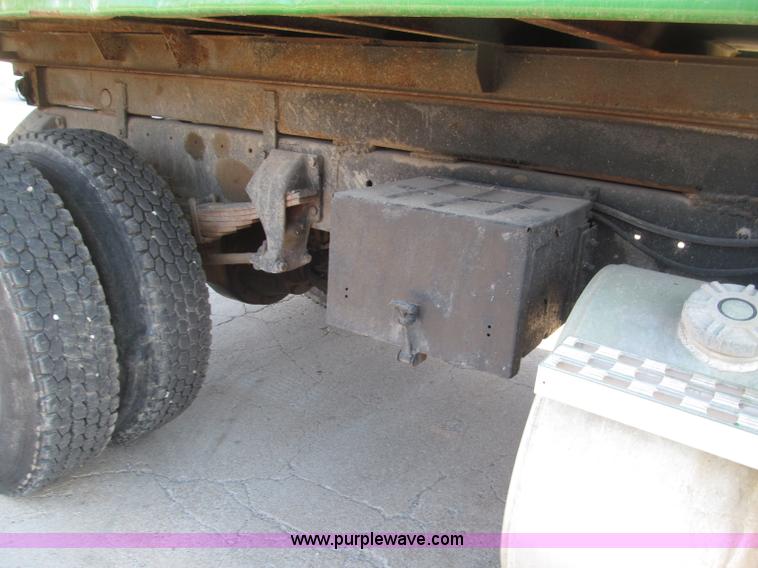 image for item B5285 1995 Ford LA9000 AeroMax dump truck