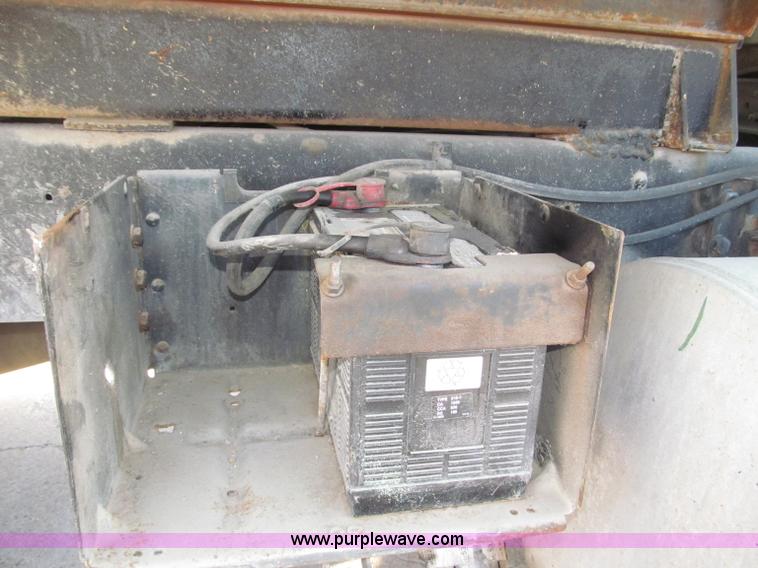 image for item B5285 1995 Ford LA9000 AeroMax dump truck