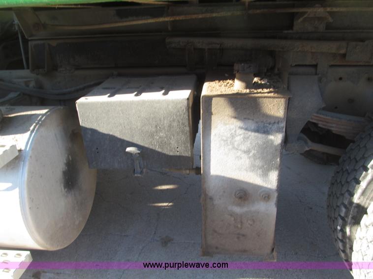 image for item B5285 1995 Ford LA9000 AeroMax dump truck