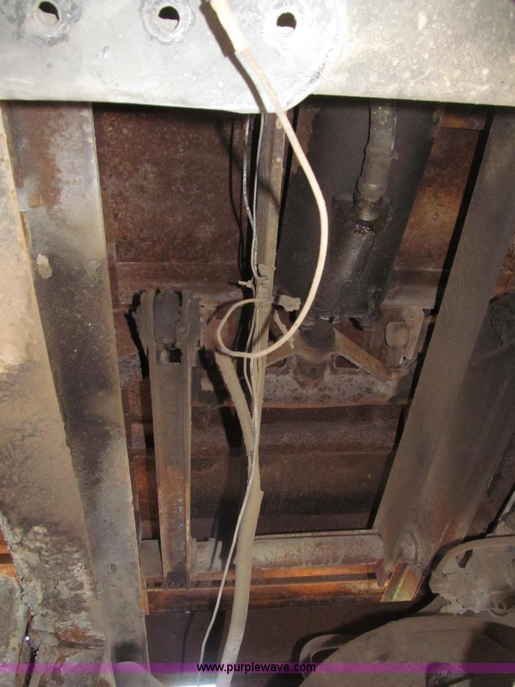 image for item B5285 1995 Ford LA9000 AeroMax dump truck