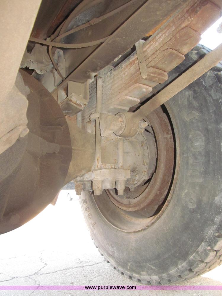 image for item B5285 1995 Ford LA9000 AeroMax dump truck