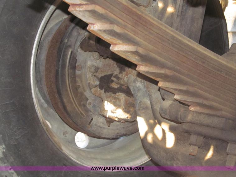 image for item B5285 1995 Ford LA9000 AeroMax dump truck