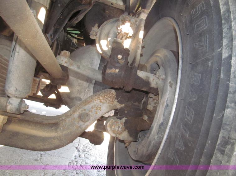 image for item B5285 1995 Ford LA9000 AeroMax dump truck