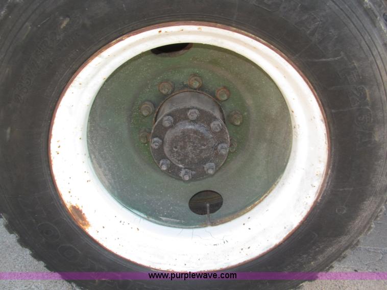 image for item B5285 1995 Ford LA9000 AeroMax dump truck