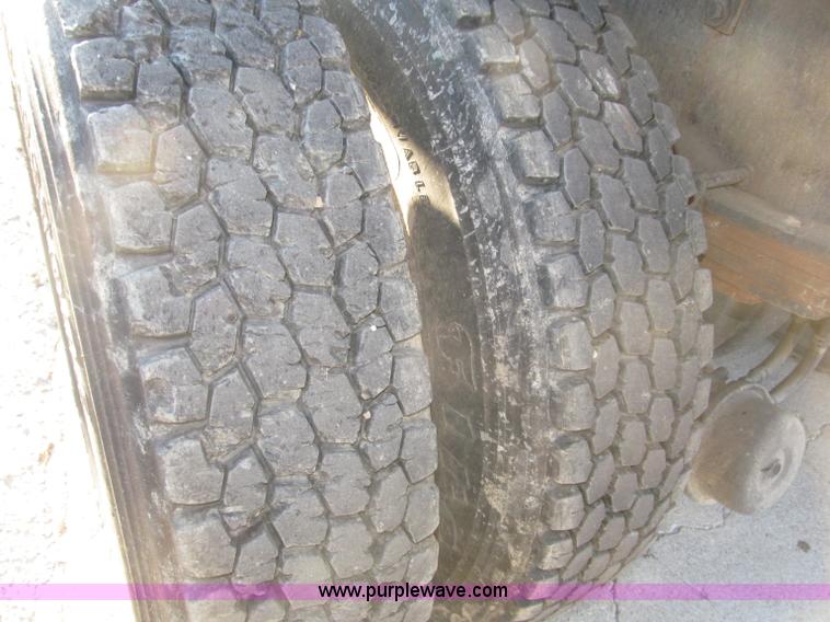 image for item B5285 1995 Ford LA9000 AeroMax dump truck