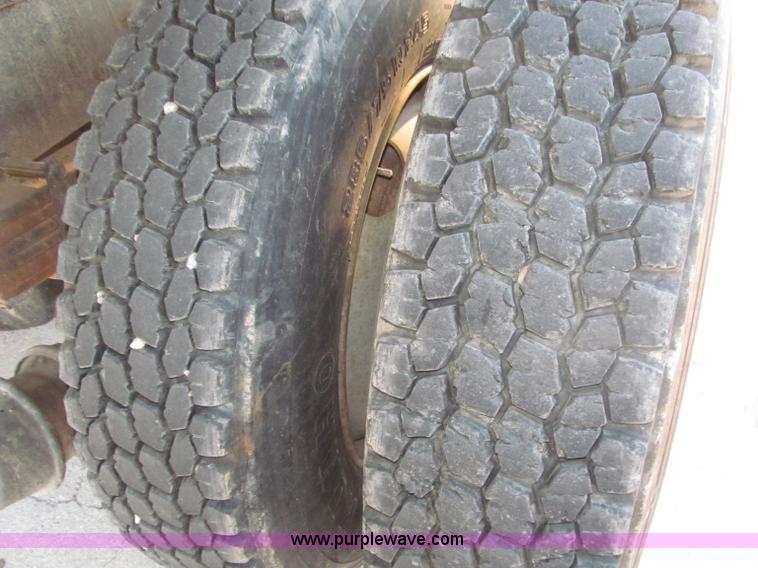 image for item B5285 1995 Ford LA9000 AeroMax dump truck