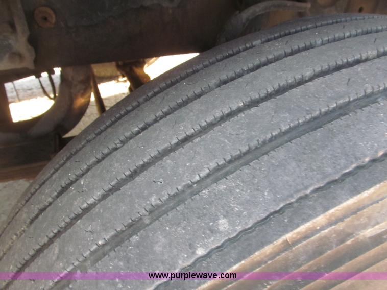 image for item B5285 1995 Ford LA9000 AeroMax dump truck