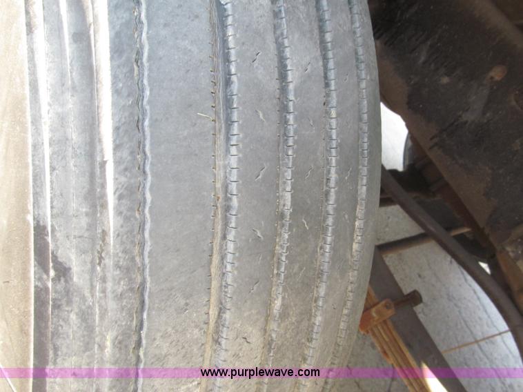 image for item B5285 1995 Ford LA9000 AeroMax dump truck