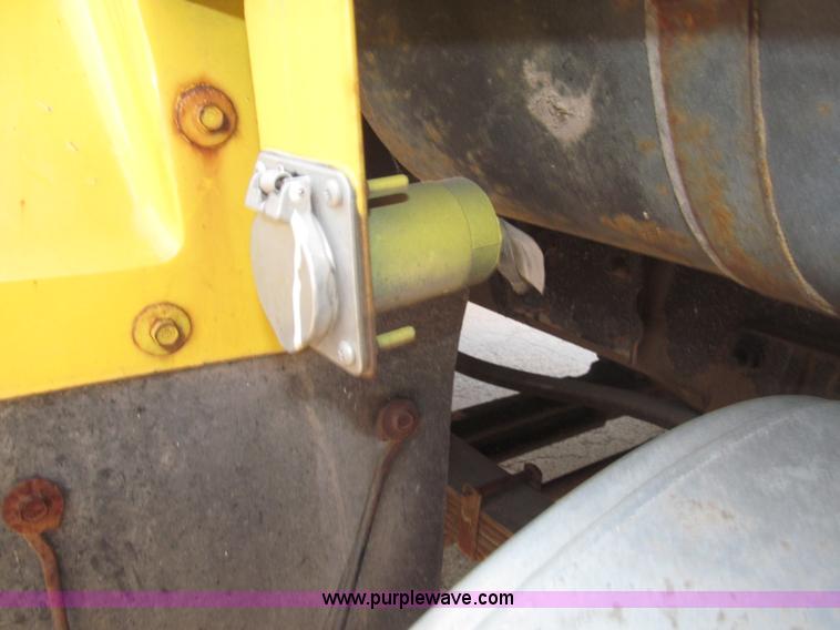 image for item B5285 1995 Ford LA9000 AeroMax dump truck