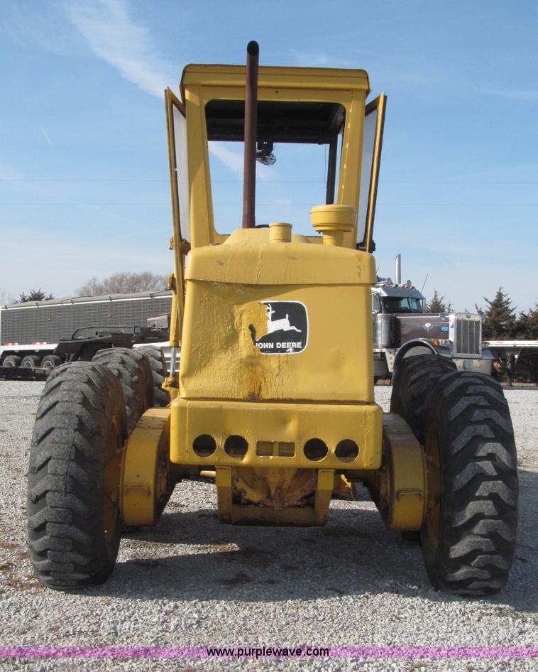 image for item B5286 1978 John Deere 570A motor grader