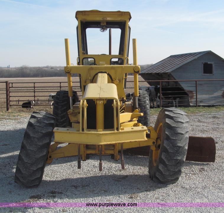 image for item B5286 1978 John Deere 570A motor grader