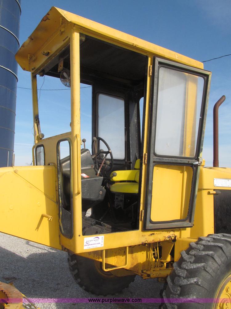 image for item B5286 1978 John Deere 570A motor grader