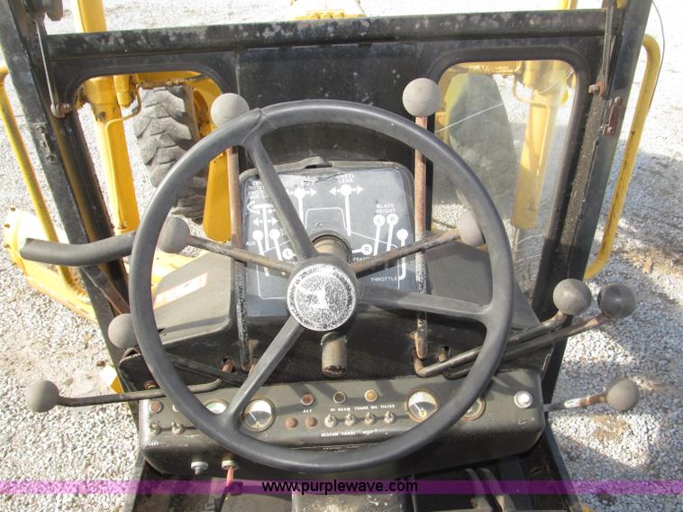 image for item B5286 1978 John Deere 570A motor grader