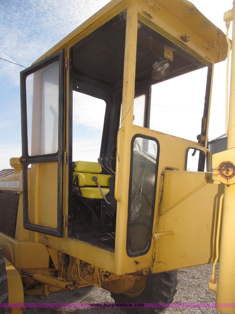 image for item B5286 1978 John Deere 570A motor grader