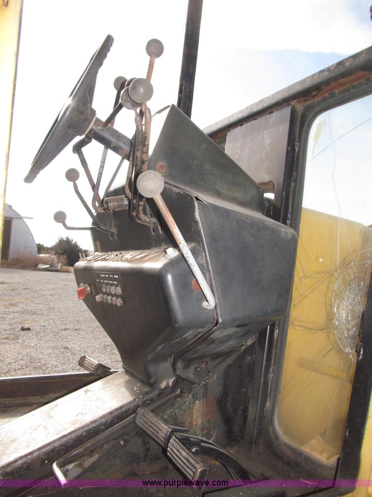 image for item B5286 1978 John Deere 570A motor grader