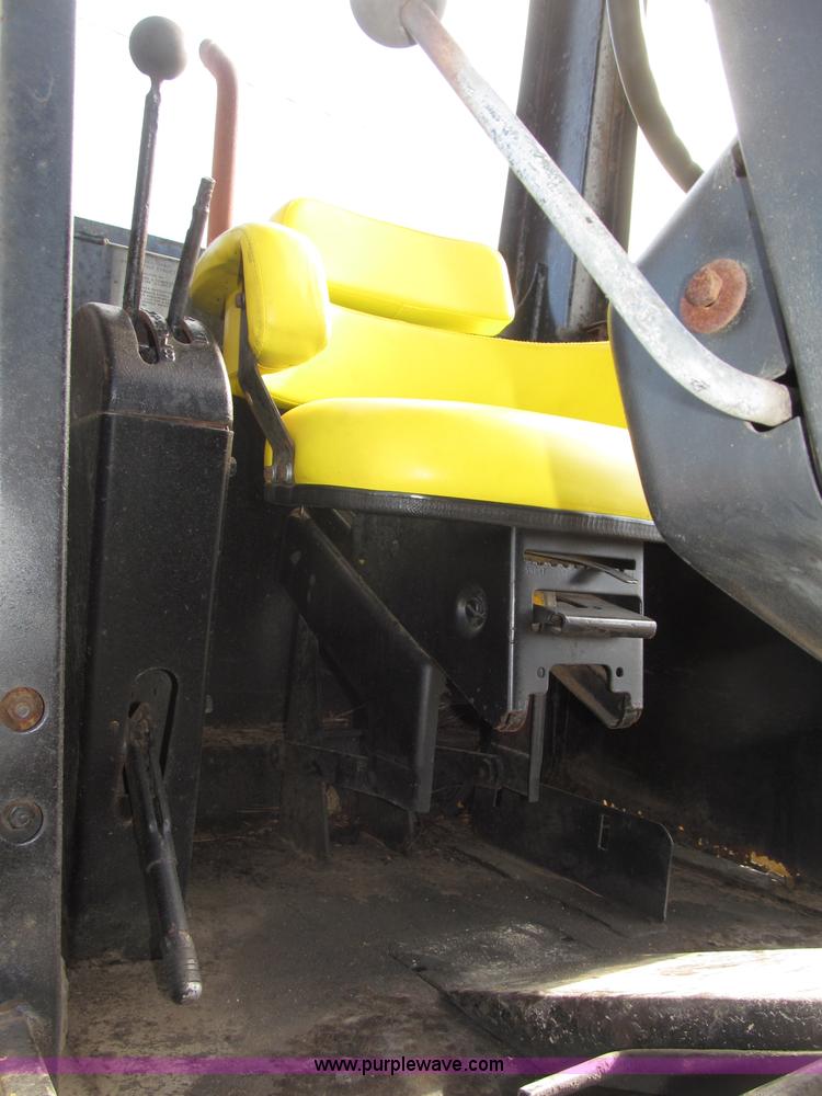 image for item B5286 1978 John Deere 570A motor grader